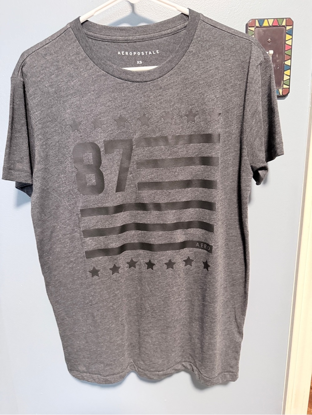 Aeropostale Men's Charcoal Grey '87 Flag' Graphic Tee